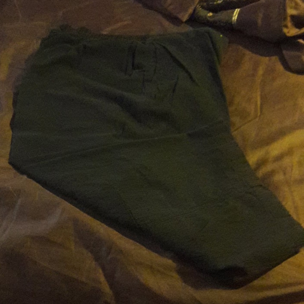 Black capris